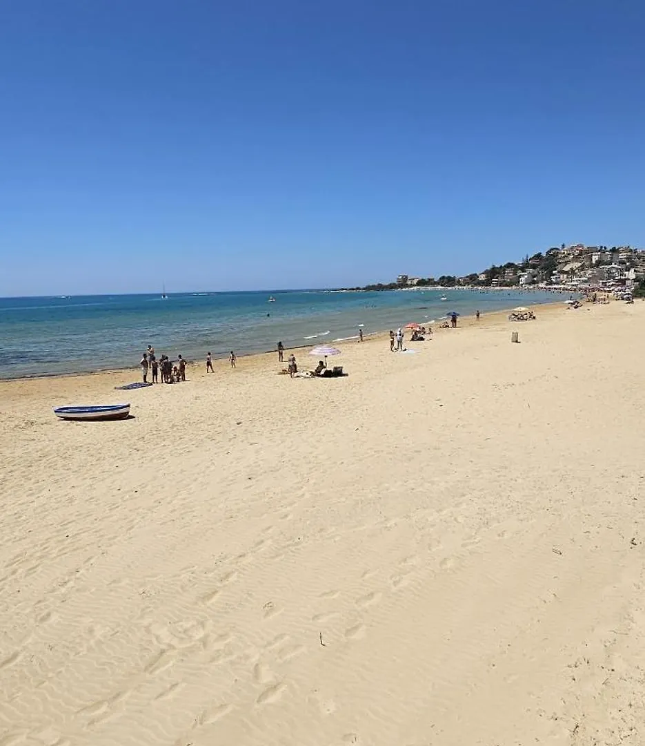Casa Vacanze A Due Passi Dal Mare Porto Empedocle 0*,  Italia